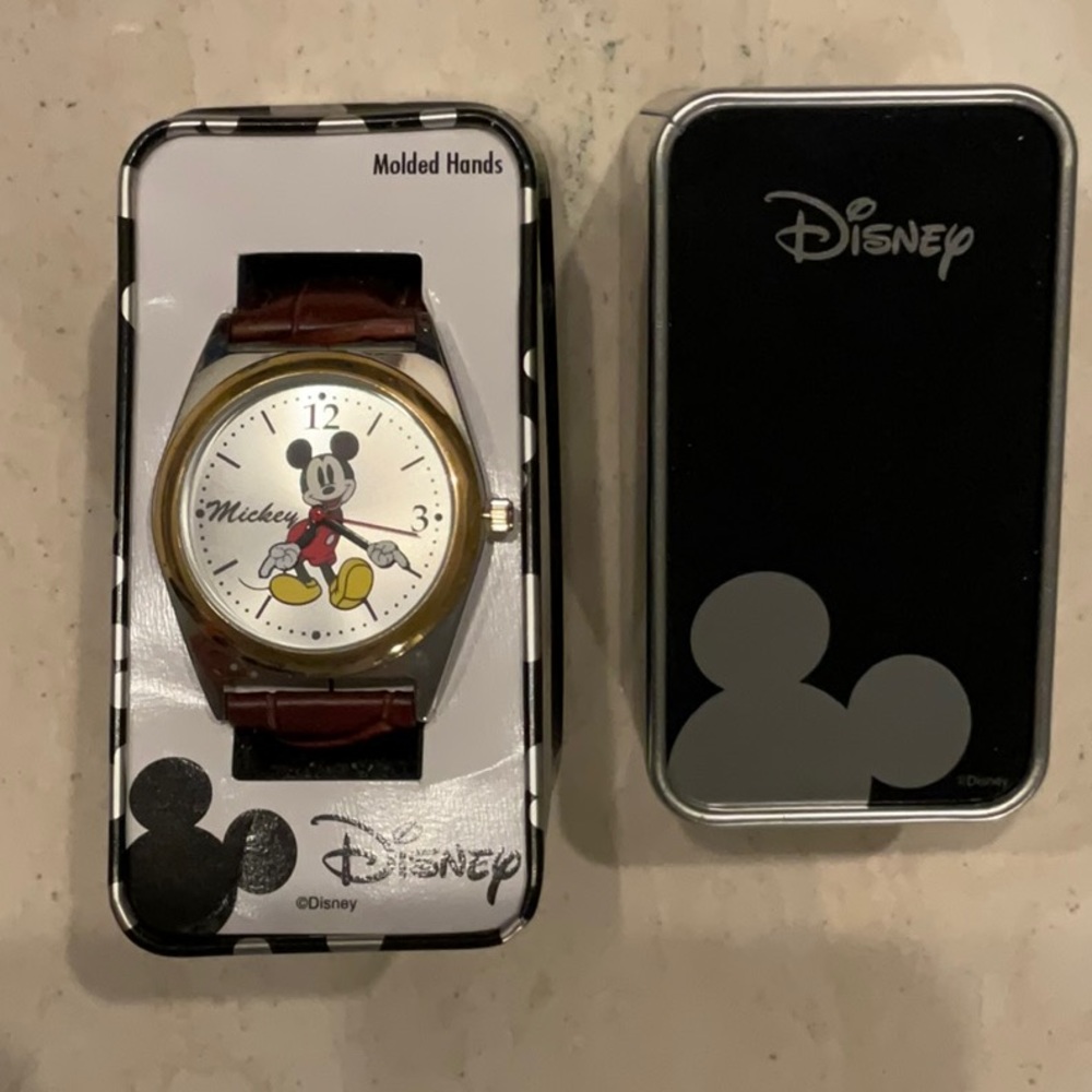 Disney Mickey Mouse Watch Men’s Moving Hands Brown Strap Silver Gold Quartz